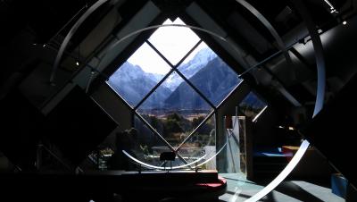 Informationszentrum in Aoraki mit Aussicht auf Berge